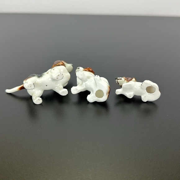 Vintage Small Basset Hounds Set of 3 Dog Puppies
Ceramics Glossy Shelf Sitters - Picture 5 of 11